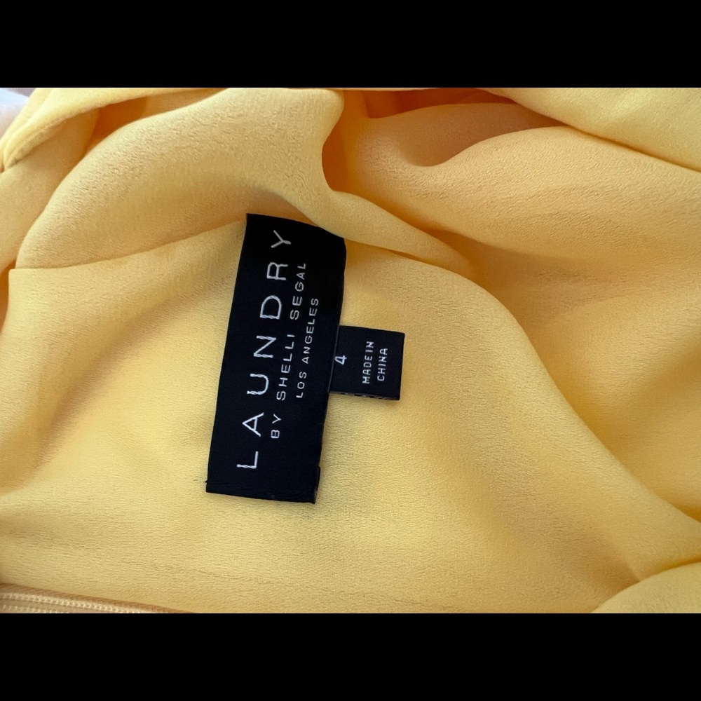 Beautiful yellow gown! - Picture 7 of 7